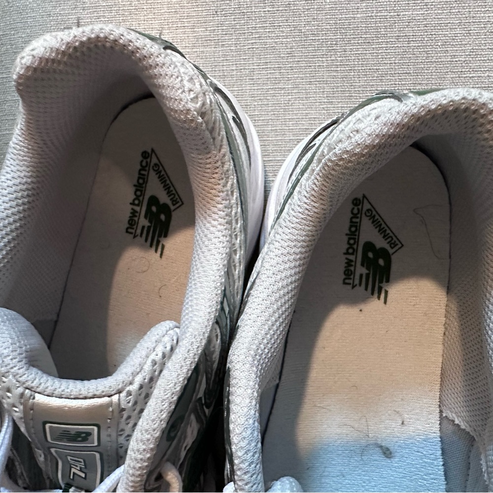 New Balance Men's White and Green Athletic Running Shoes - Picture 8 of 13
